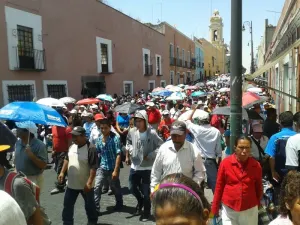 Antorcha vuelve a desquiciar calles del centro; piden cumplir acuerdos