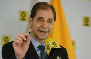 Líderes PRD afirman que postulación de Loyola es inválida y una vacilada