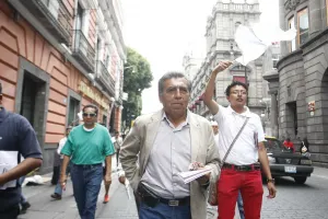 Condena Morena que el PRI use vehículos oficiales para acarrear gente