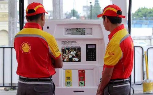 Venden gasolina a precio liberado en estados del norte