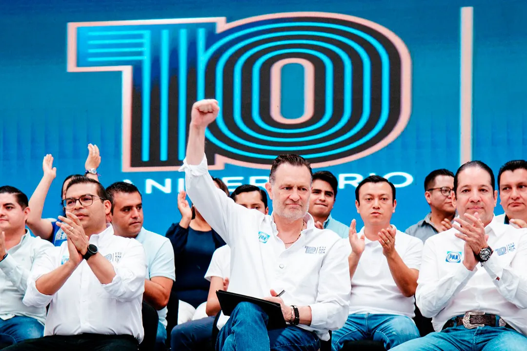 Mauricio Kuri Estampida Azul