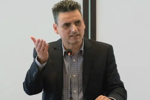 Guillermo García Alcocer renuncia como presidente de la CRE
