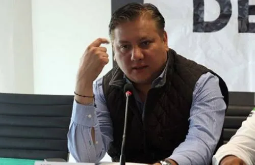 Lastiri  no sabe “ler” columnas le responde líder de Movimiento Ciudadano