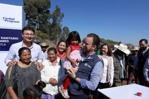 El alcalde Luis Banck entregó la ampliación y rehabilitación de alcantarillado en Azumiatla
