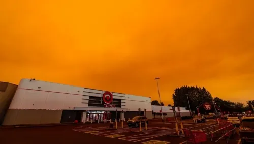 ¿Apocalipsis? El cielo se tiñe de rojo en EUA por los incendios forestales
