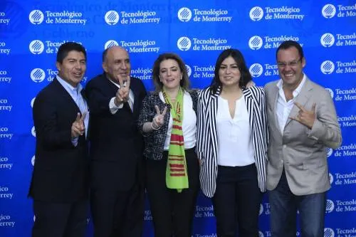 Debate de candidatos a la alcaldía o una arena de porras de gente de los abanderados