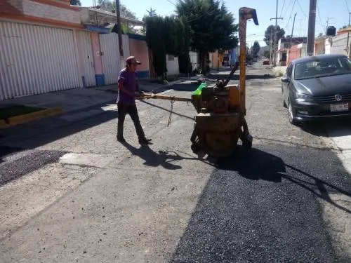 Continúa la atención a reportes para reparación de baches