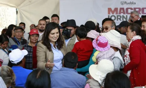 Brindan bienestar y unión comunitaria con jornada de servicios en Canoa