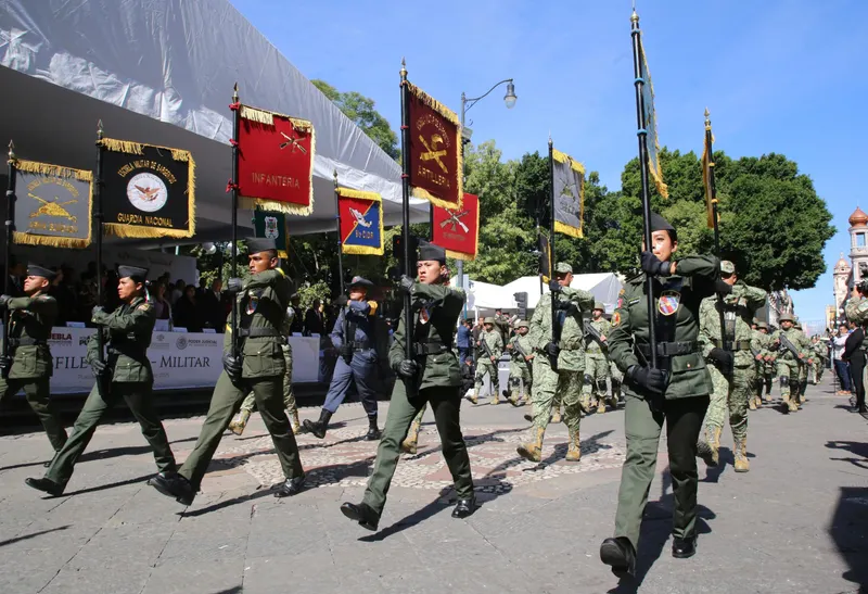 Puebla conmemora 215 años de Independencia con desfile cívico-militar; miles de familias disfrutan en ambiente de paz y orden