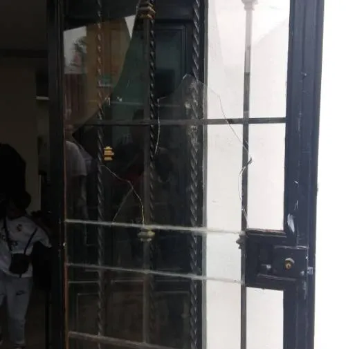 Con bomba molotov atacan casa de campaña de Fernando Manzanilla
