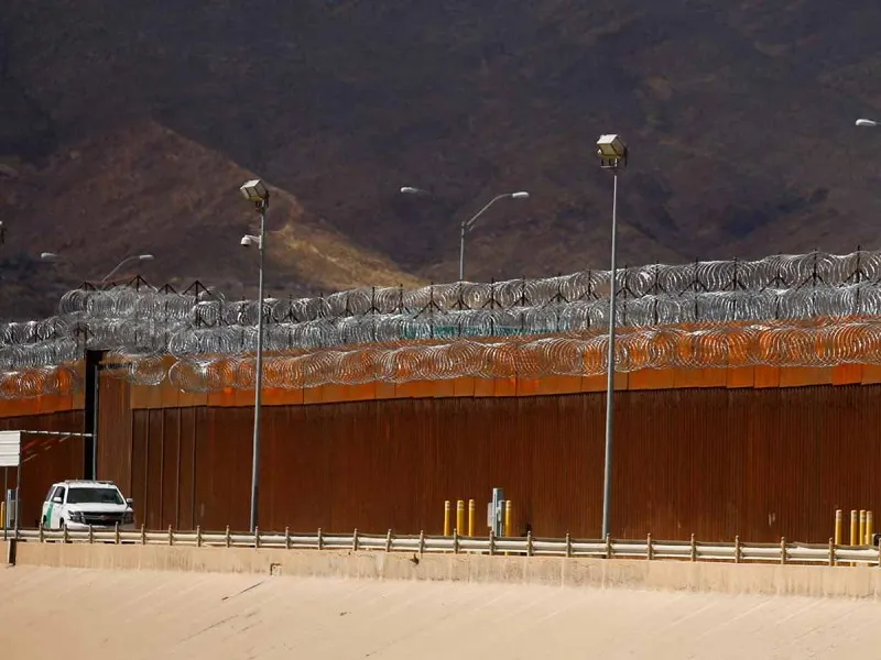 Mexicana muere colgada en muro fronterizo