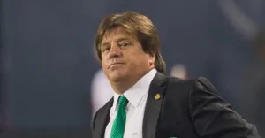 ‘El Piojo’ Herrera cumple su amenaza y golpea a Christian Martinoli