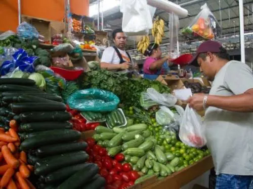 Sobreprecios hacen hoyo en el bolsillo; alertan falta de competencia
