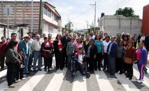 Entrega Luis Banck tres vialidades pavimentadas a vecinos de Satélite Magisterial