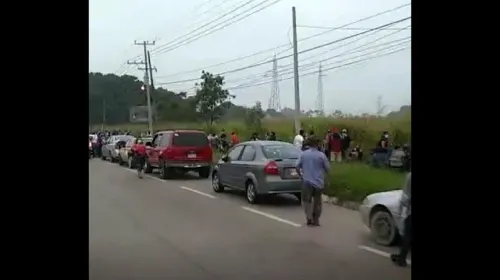 Entrega de apoyos en Tabasco por inundaciones desata congregación de personas