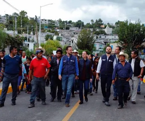 Luis Banck entregó a familias de Azumiatla  la calle Benito Juárez totalmente rehabilitada
