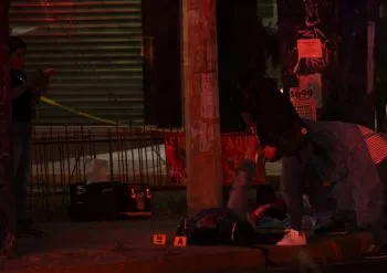 Hombre colgado en puente de La Libertad