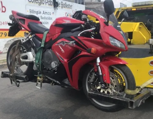 Motociclista muere tras derrapar en Las Torres