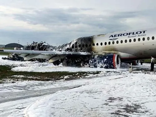 Rayo golpeó al avión que se quemó, según piloto