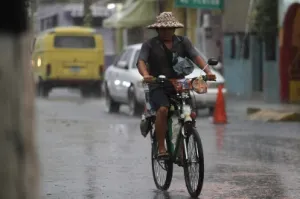 Población debe tomar precauciones aunque Earl perdió fuerza