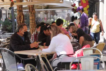 Ayuntamiento de Puebla anuncia sanciones contra restaurantes que cobren por ver la procesión