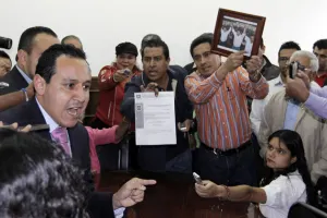 A gritos líderes gremiales exigen a Iván Galindo respeto a vida sindical