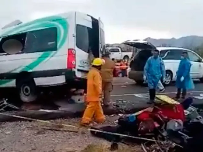 Deja 16 muertos y 17 heridos choque carretero en Sonora