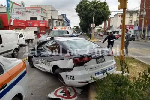 Choca patrulla contra vehículo particular en la 11 Sur