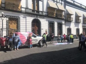 Personas trans se manifiestan contra la iniciativa de Mónica Rodríguez