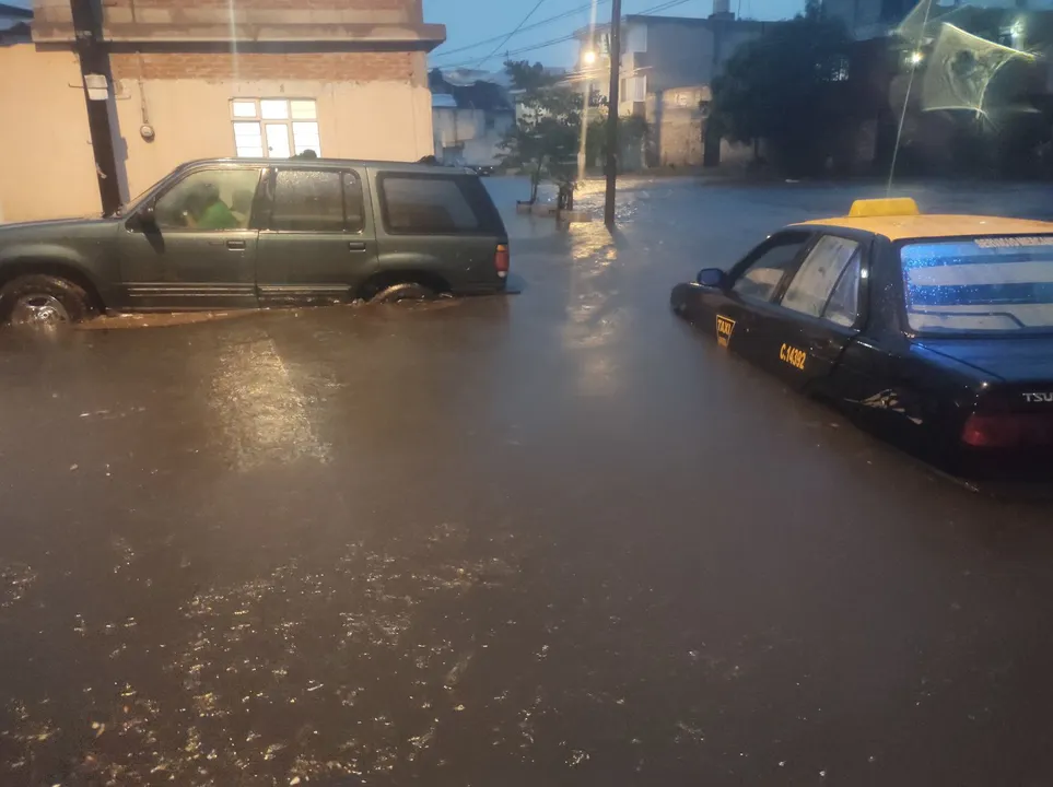 Aguacerazo inunda Puebla