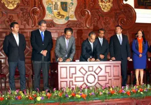 Firma Congreso convenio de colaboración con la BUAP
