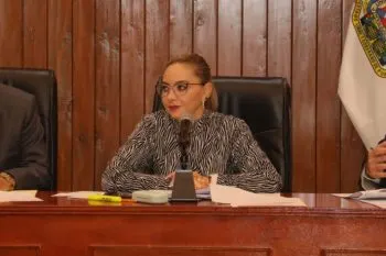 Segundo vocero que le renuncia a Paola Angon