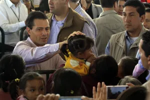 Reitera Peña Nieto disposición para reunirse con padres de normalistas