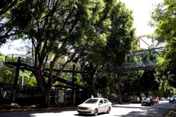 ¡Adiós al puente peatonal de Plaza Dorada!