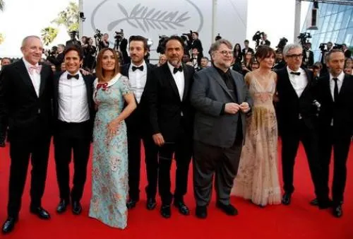 Video: actores y directores mexicanos festejan en Cannes con mariachi