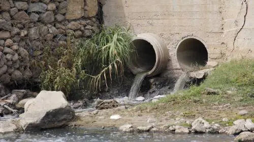 Gobierno municipal sanciona a 4 empresas por contaminar el Atoyac; están en la mira 40 más