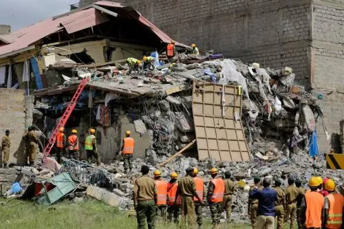 Se desploma un edificio en Kenia; hay al menos 15 desaparecidos