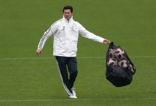 El nuevo técnico Solari dirige su primer entrenamiento con el Real Madrid
