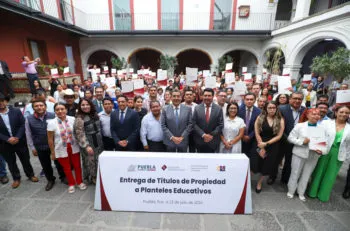 Con títulos de propiedad, Gobierno estatal otorga certeza jurídica a planteles educativos
