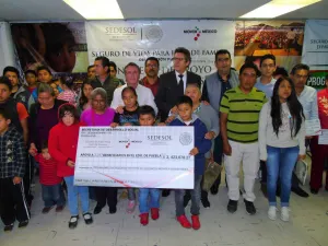 Entrega Sedesol en Puebla más de 3 mdp en seguros a jefas de familia
