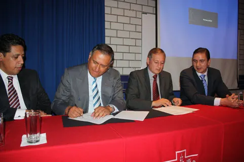 Firman convenio Ibero Puebla y el Colegio de Contadores Públicos