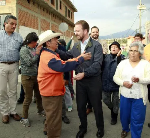 Luis Banck entregó a familias de San Jerónimo Caleras una vialidad más pavimentada