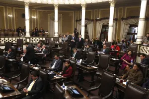 Congreso se lanza contra dos ex marinistas