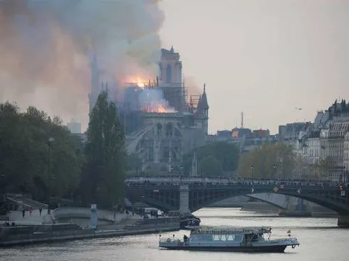 Antes y después, así se veía ayer Notre Dame