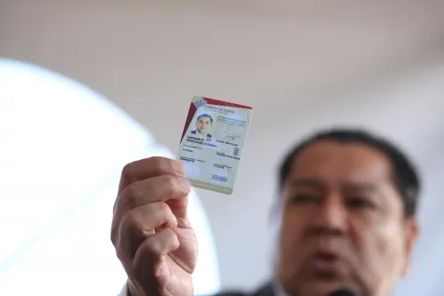 Movilidad y Transportes presenta nueva licencia de conducir para evitar “apócrifas”
