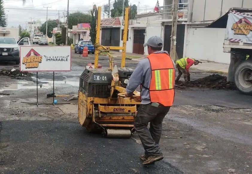 Campaña Capitalina Bacheando Puebla: favorece vialidades en torno a mercados y centros de abasto
