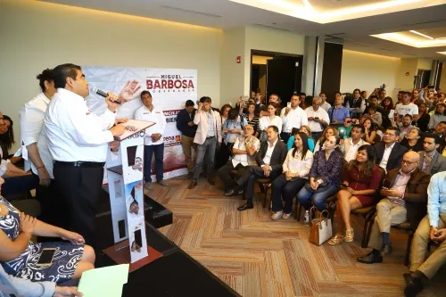 Barbosa mantiene ventaja, señala encuesta de MAS DATA