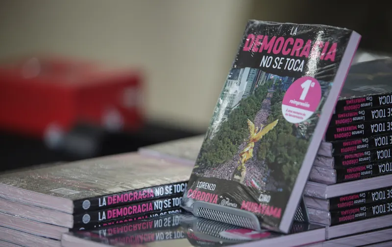 Presentación del libro de Lorenzo Córdova