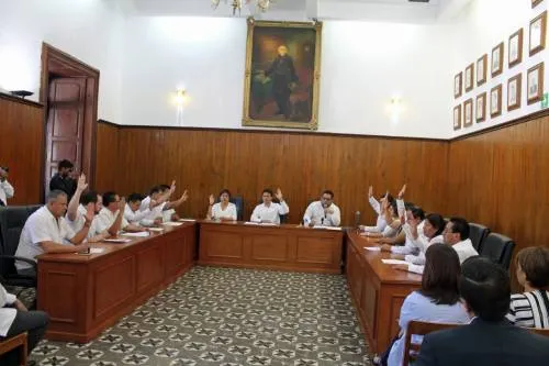 Cabildo aprueba licencia de José Juan Espinosa y rinde protesta su suplente