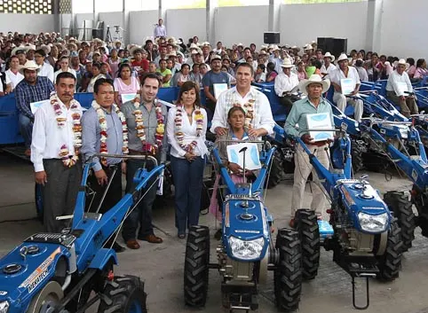 Con 1,500 mototractores avanza la mecanización del campo poblano